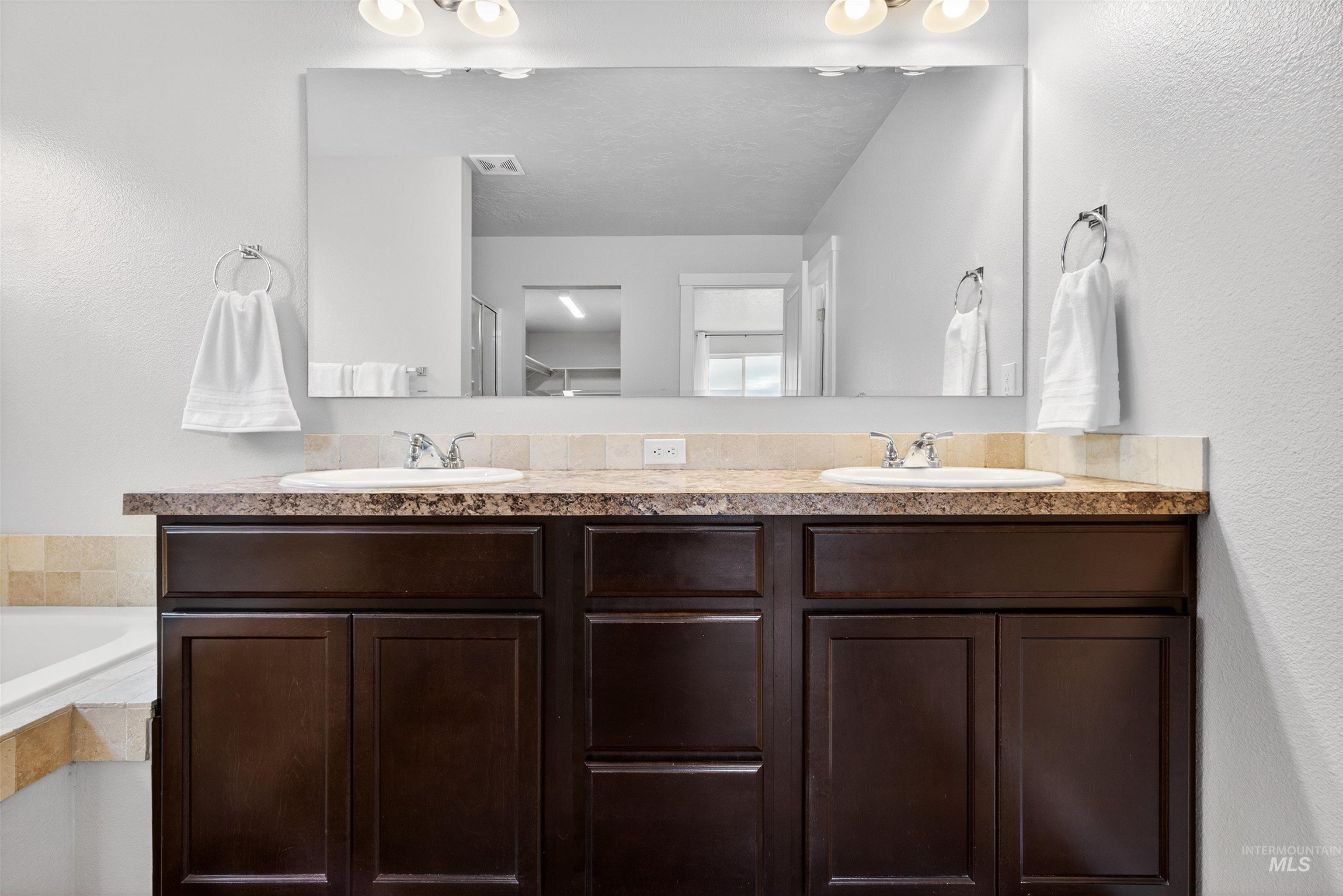 3525 S Fork Ave, Nampa, Idaho 83686, 5 Bedrooms, 2.5 Bathrooms, Residential For Sale, Price $474,900,MLS 98976194