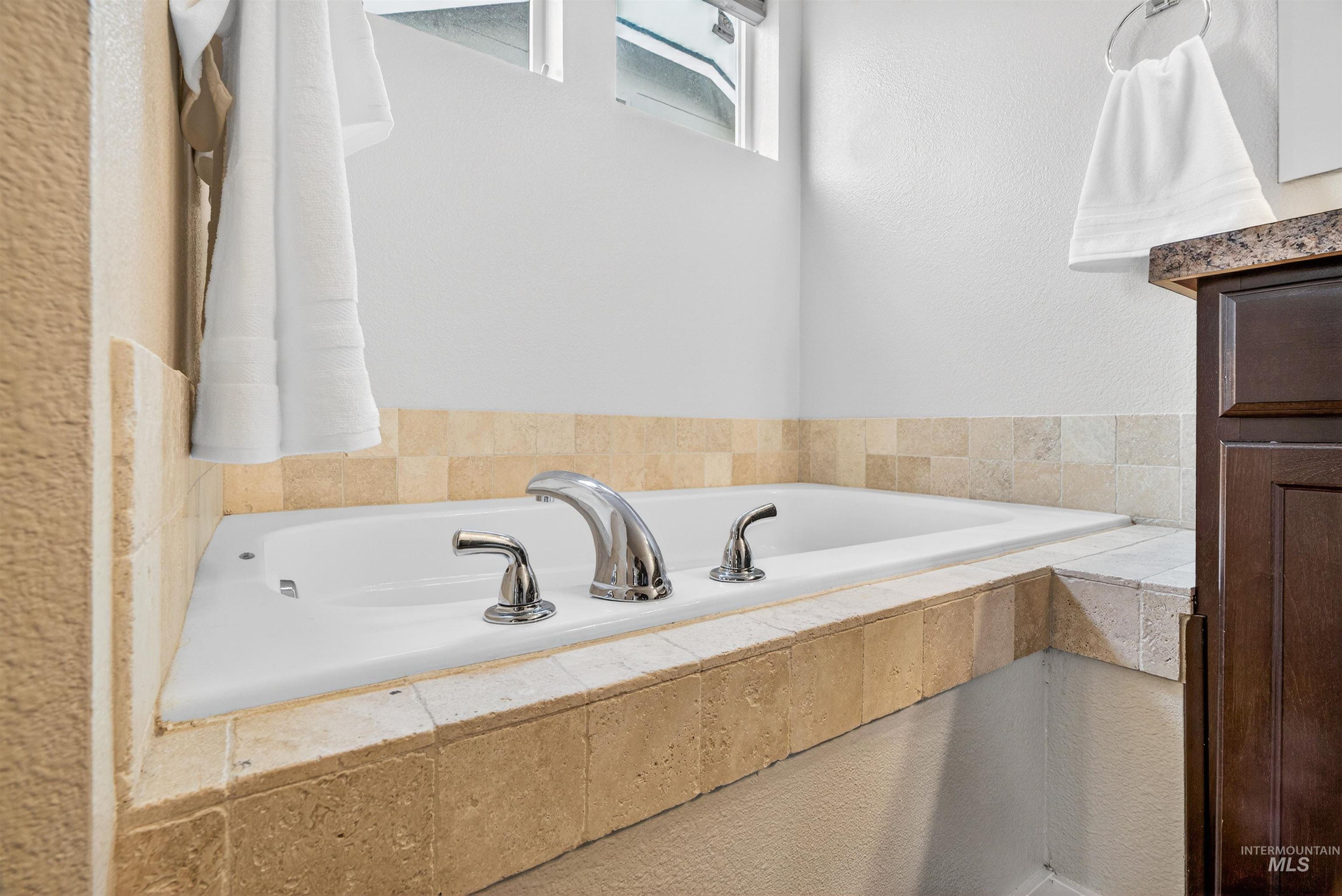 3525 S Fork Ave, Nampa, Idaho 83686, 5 Bedrooms, 2.5 Bathrooms, Residential For Sale, Price $474,900,MLS 98976194