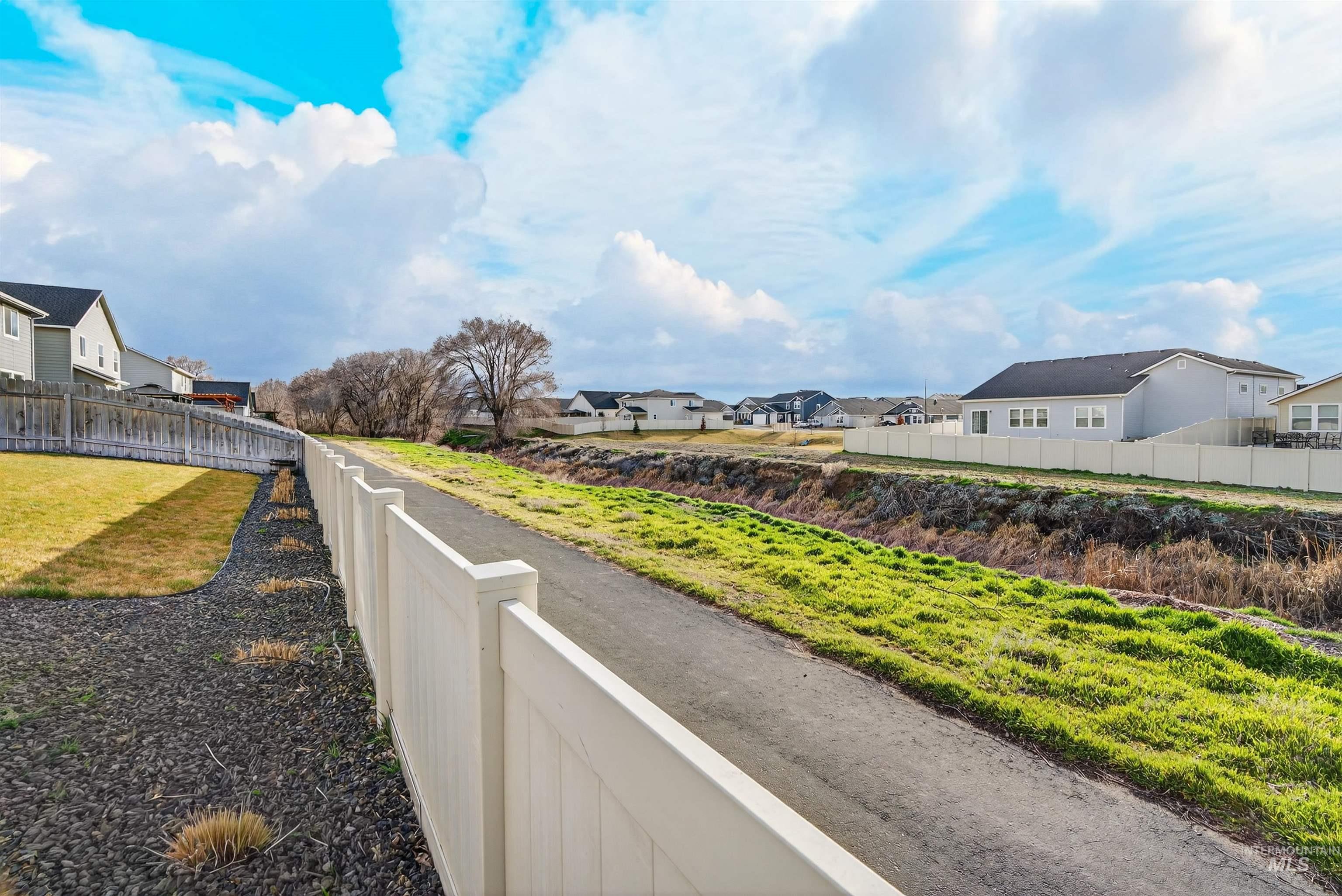 3525 S Fork Ave, Nampa, Idaho 83686, 5 Bedrooms, 2.5 Bathrooms, Residential For Sale, Price $474,900,MLS 98976194