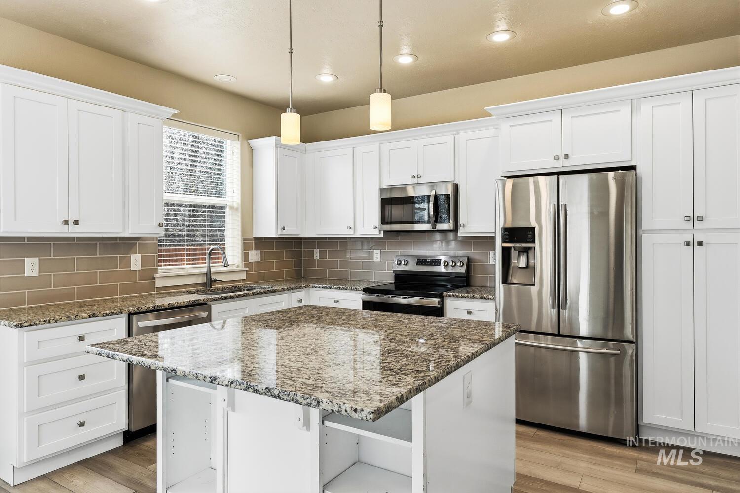 3003 W Moore St, Boise, Idaho 83702, 3 Bedrooms, 2.5 Bathrooms, Residential For Sale, Price $700,000,MLS 98976195