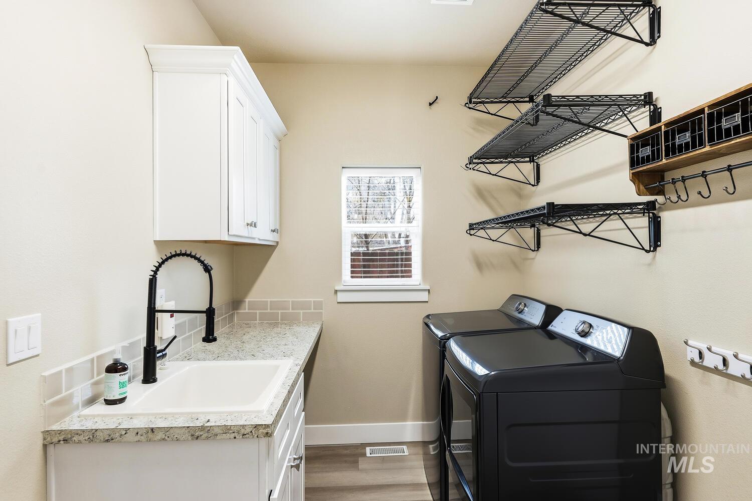 3003 W Moore St, Boise, Idaho 83702, 3 Bedrooms, 2.5 Bathrooms, Residential For Sale, Price $700,000,MLS 98976195