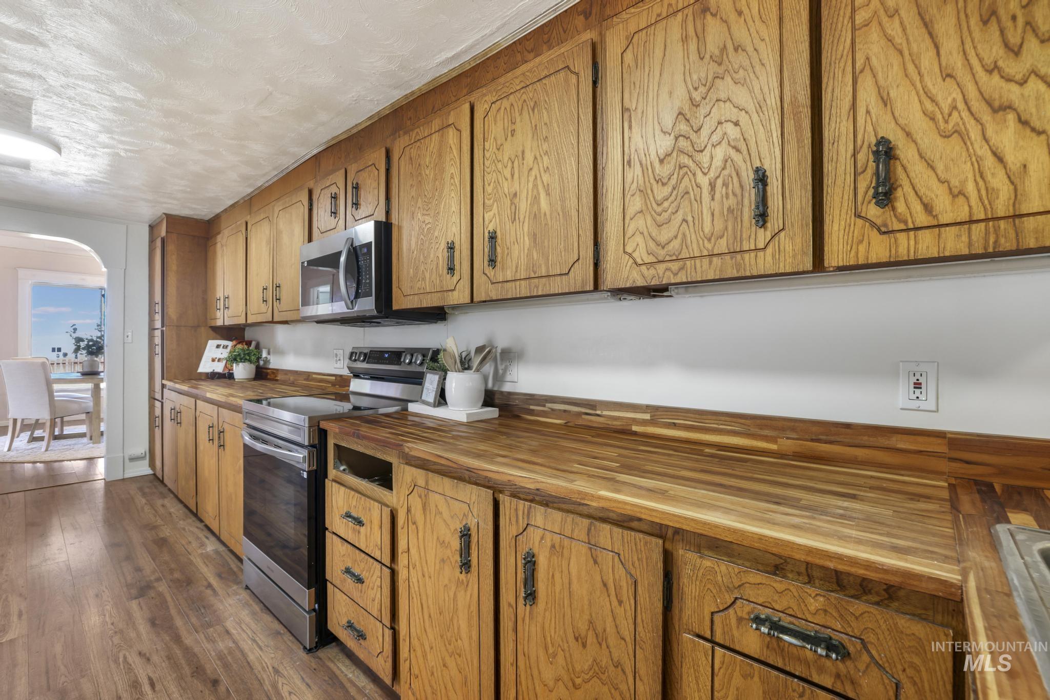 1017 Burley Avenue, Buhl, Idaho 83316, 3 Bedrooms, 1.5 Bathrooms, Residential For Sale, Price $298,000, 98976196