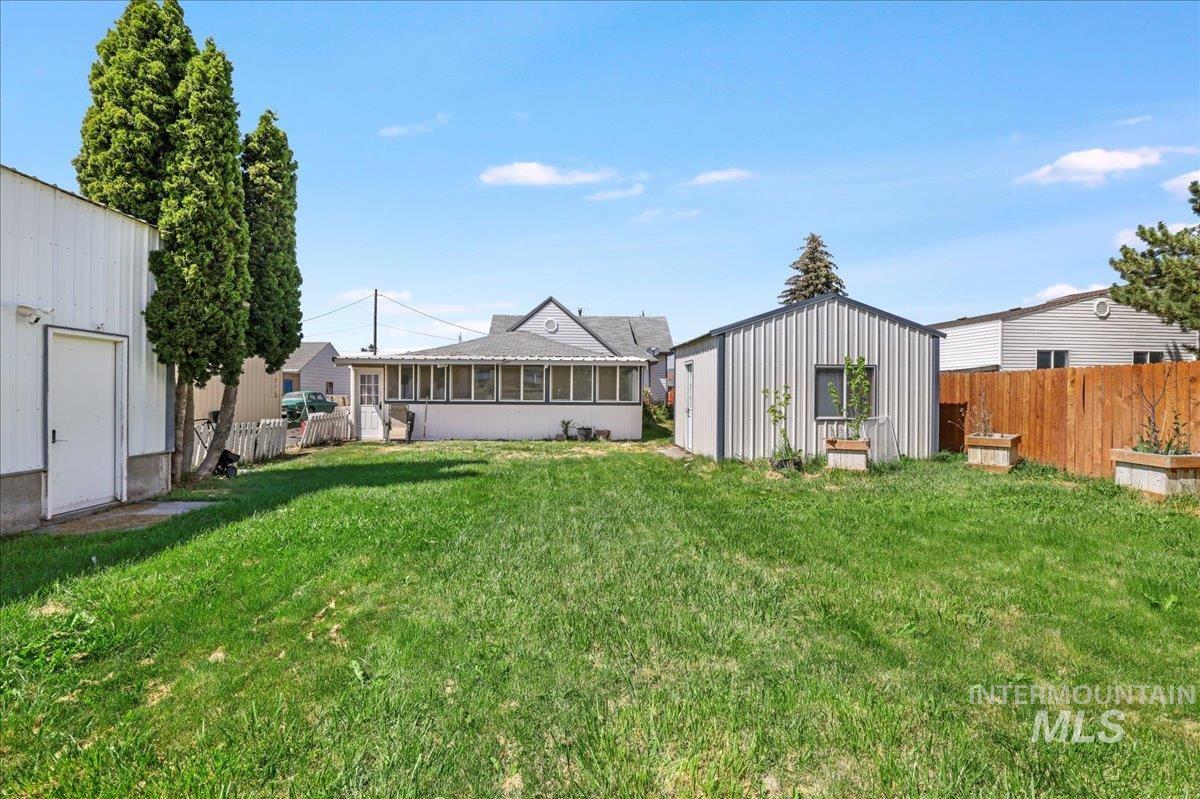 1017 Burley Avenue, Buhl, Idaho 83316, 3 Bedrooms, 1.5 Bathrooms, Residential For Sale, Price $298,000, 98976196