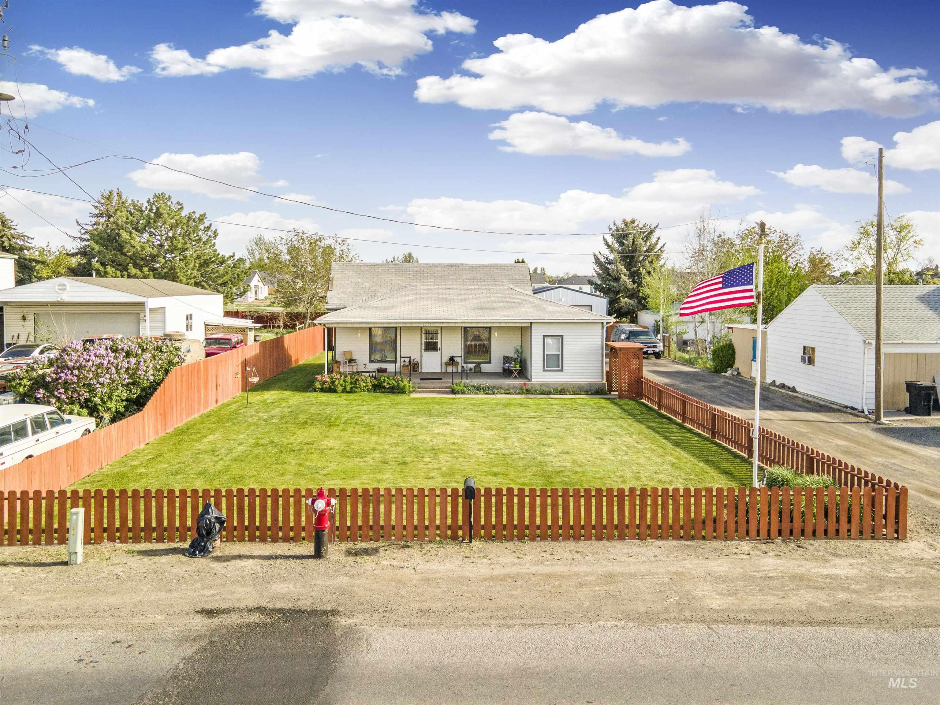 1017 Burley Avenue, Buhl, Idaho 83316, 3 Bedrooms, 1.5 Bathrooms, Residential For Sale, Price $298,000, 98976196