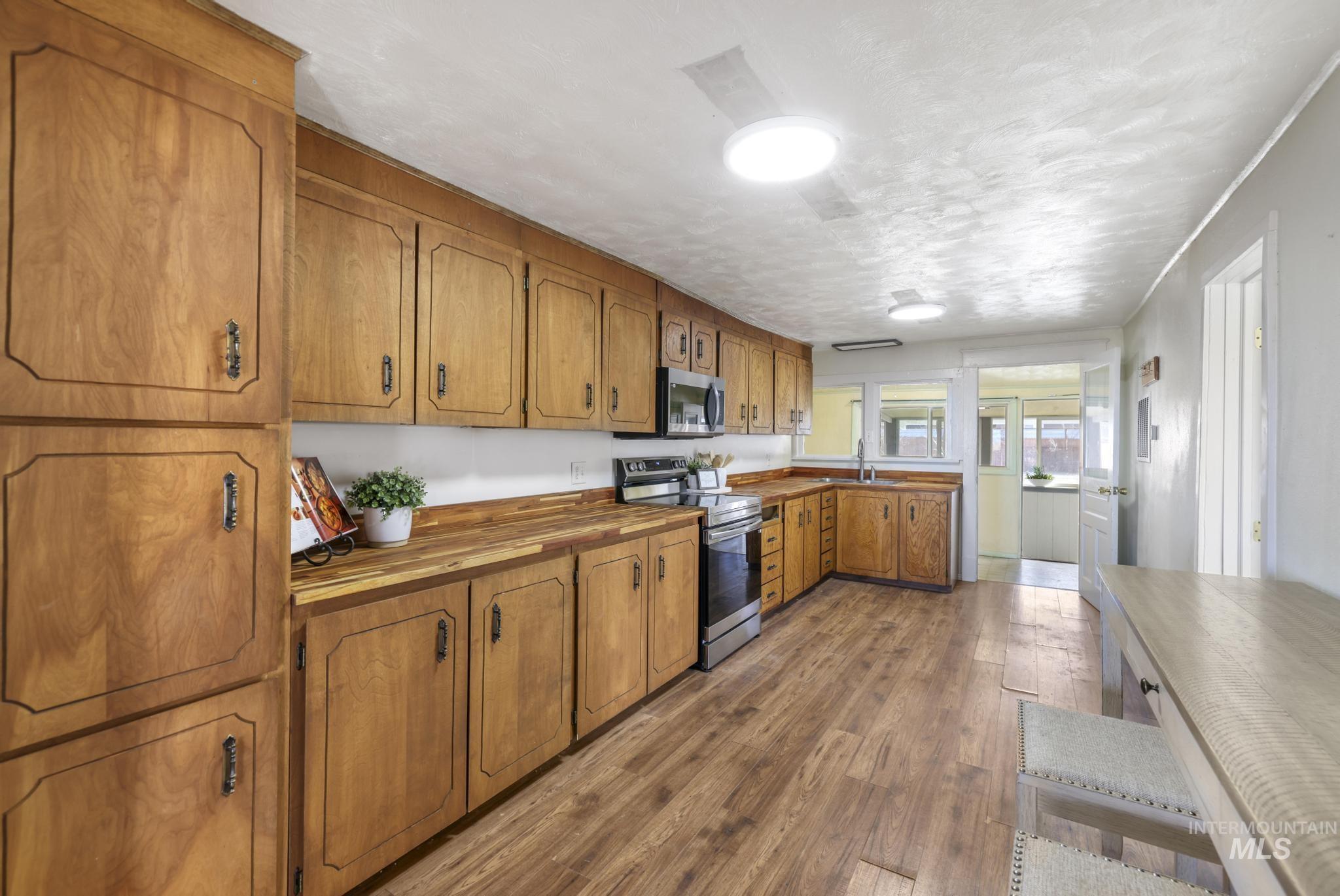 1017 Burley Avenue, Buhl, Idaho 83316, 3 Bedrooms, 1.5 Bathrooms, Residential For Sale, Price $298,000, 98976196