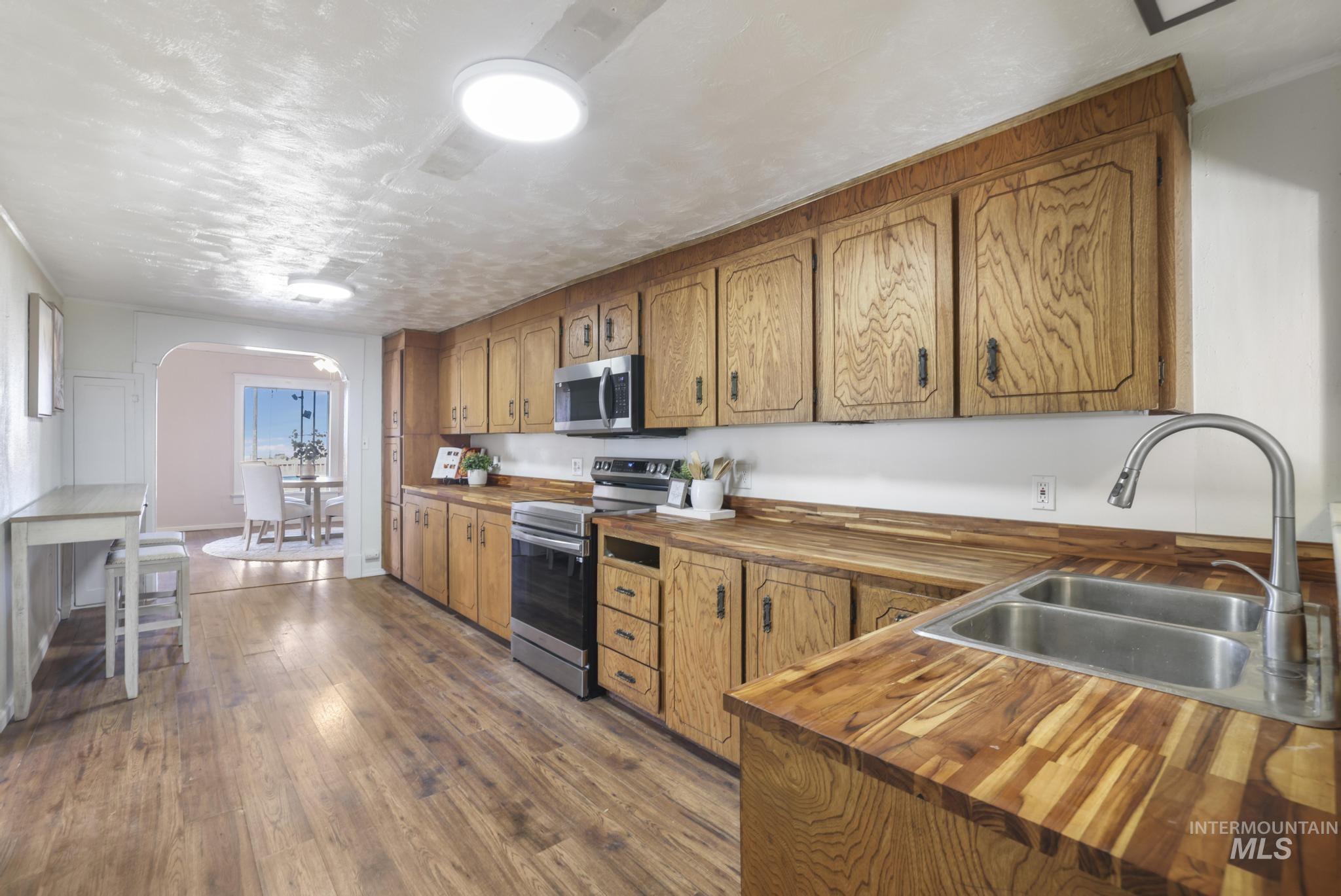 1017 Burley Avenue, Buhl, Idaho 83316, 3 Bedrooms, 1.5 Bathrooms, Residential For Sale, Price $298,000, 98976196