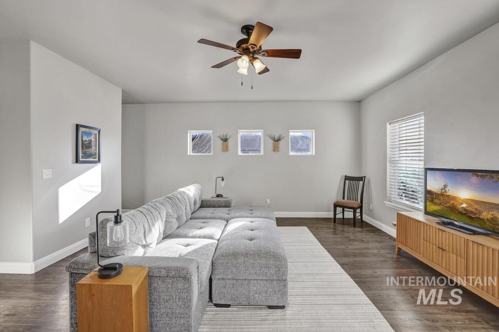 394 Pheasant Rd., Twin Falls, Idaho 83301, 3 Bedrooms, 2 Bathrooms, Residential For Sale, Price $355,000, 98976197