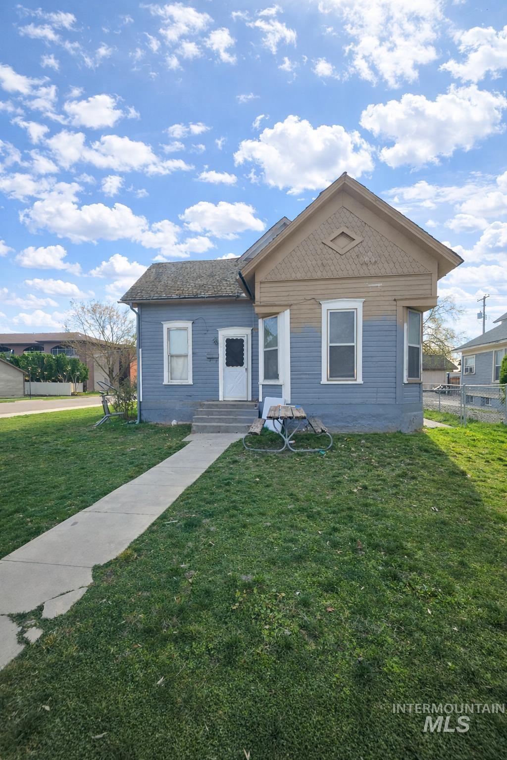 824 E Chicago St, Caldwell, Idaho 83605, 3 Bedrooms, 1 Bathroom, Residential For Sale, Price $179,000, 98976201
