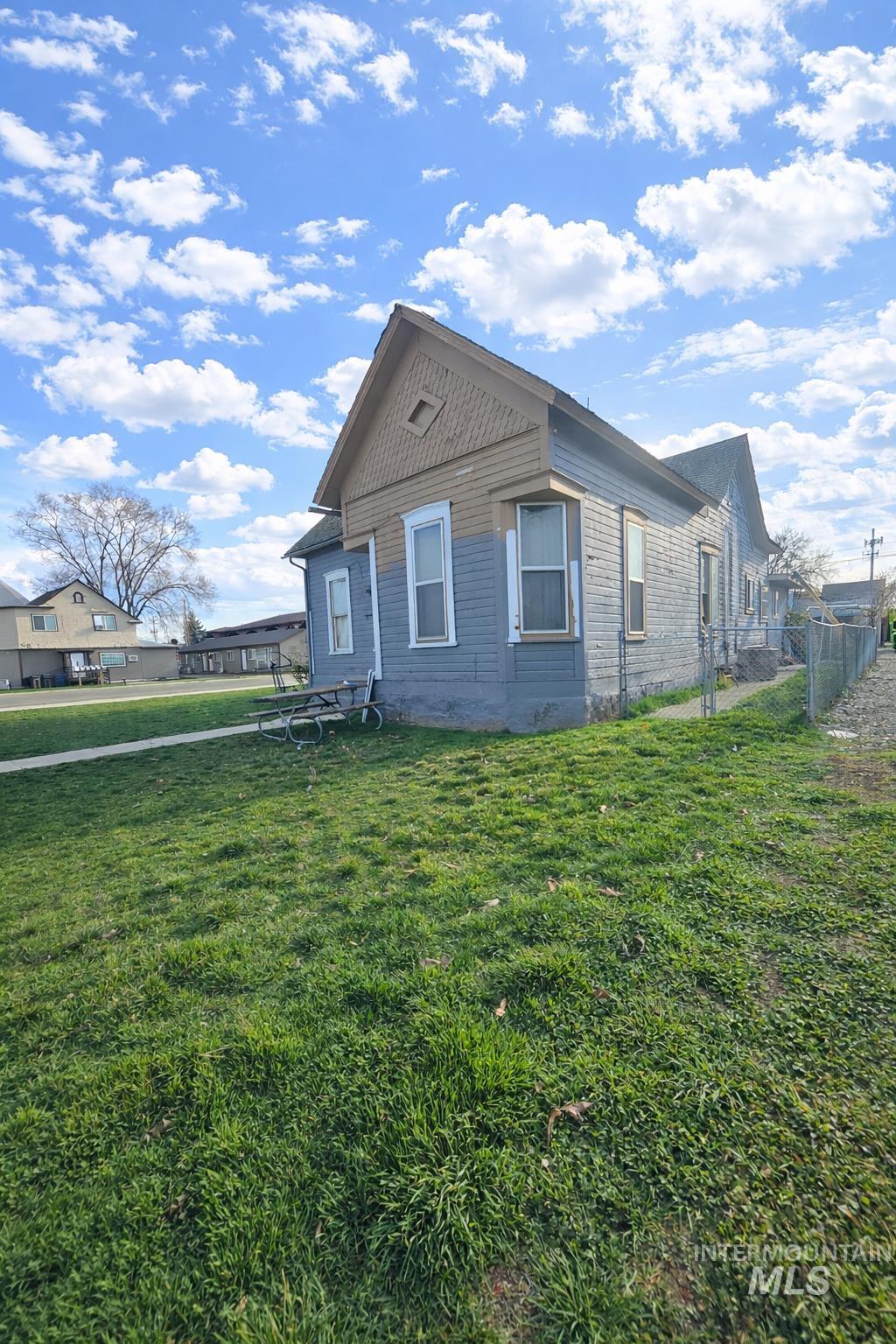 824 E Chicago St, Caldwell, Idaho 83605, 3 Bedrooms, 1 Bathroom, Residential For Sale, Price $179,000, 98976201