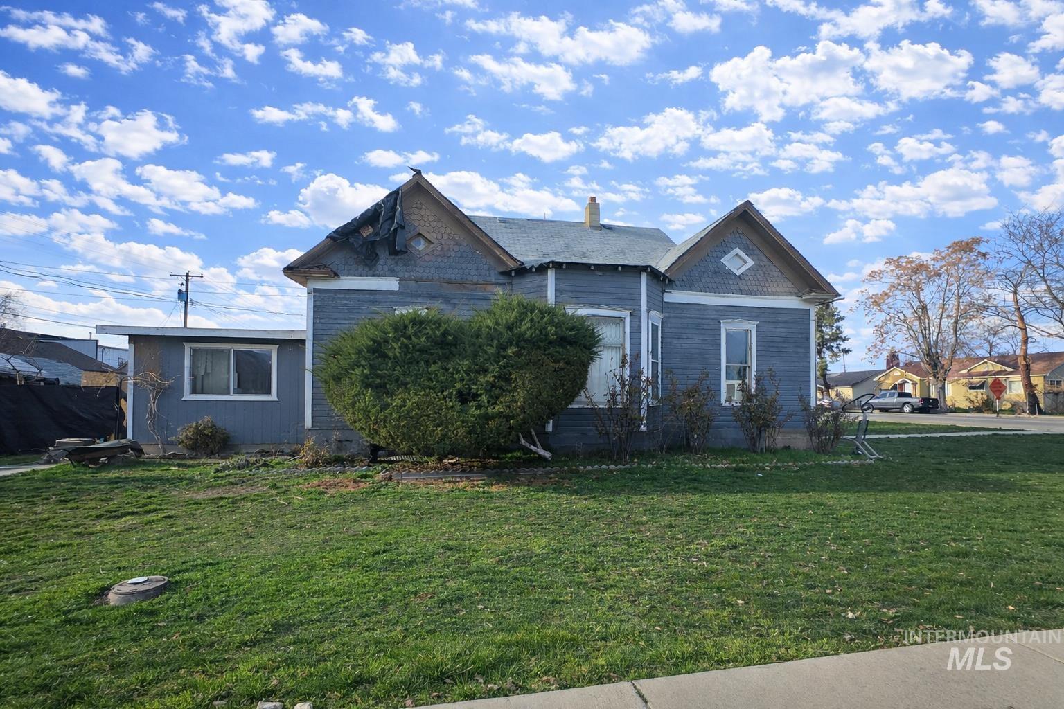 824 E Chicago St, Caldwell, Idaho 83605, 3 Bedrooms, 1 Bathroom, Residential For Sale, Price $179,000, 98976201