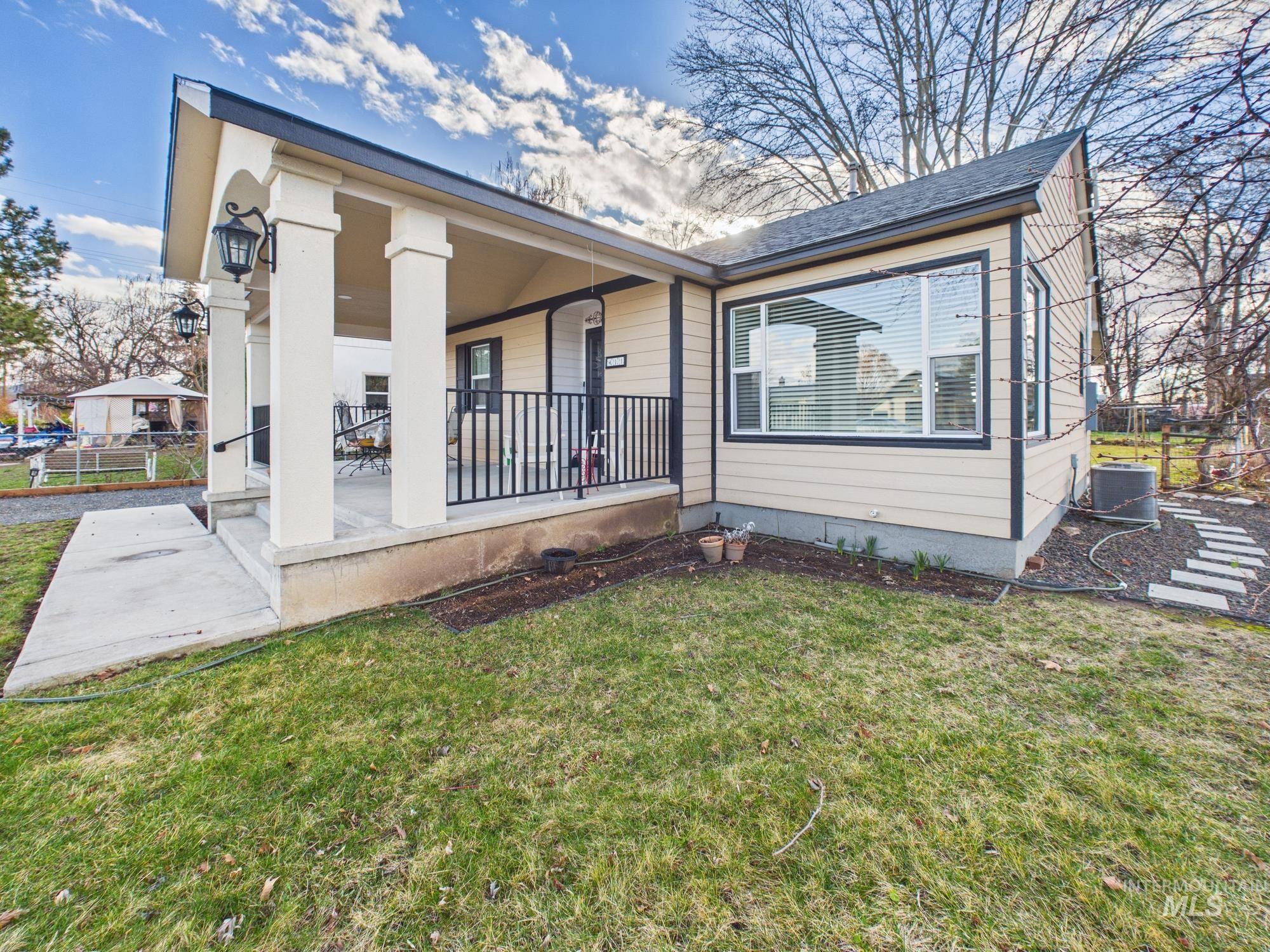 411 Maple Ave, Emmett, Idaho 83617, 2 Bedrooms, 2 Bathrooms, Residential For Sale, Price $315,000, 98976202