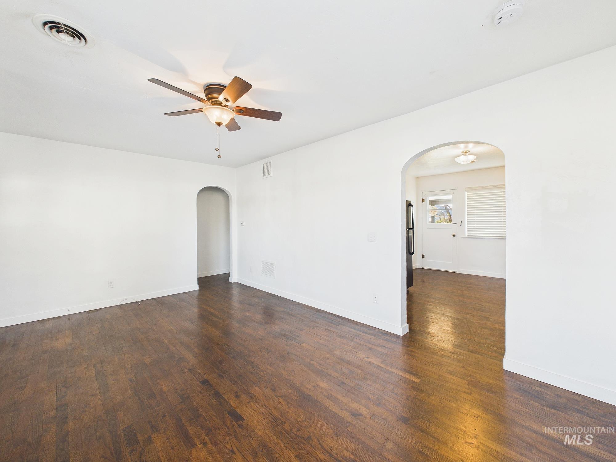 411 Maple Ave, Emmett, Idaho 83617, 2 Bedrooms, 2 Bathrooms, Residential For Sale, Price $315,000, 98976202