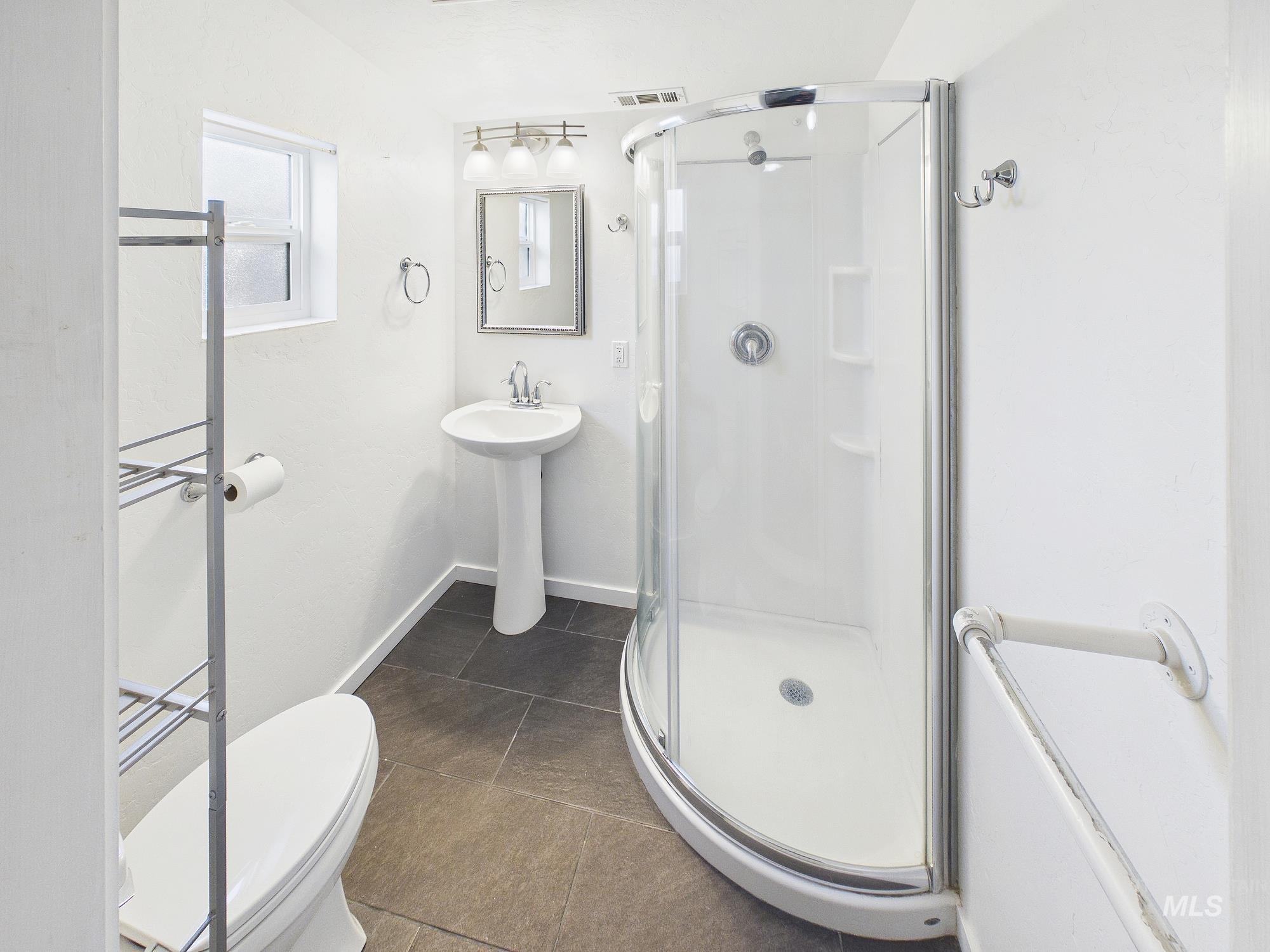 411 Maple Ave, Emmett, Idaho 83617, 2 Bedrooms, 2 Bathrooms, Residential For Sale, Price $315,000, 98976202