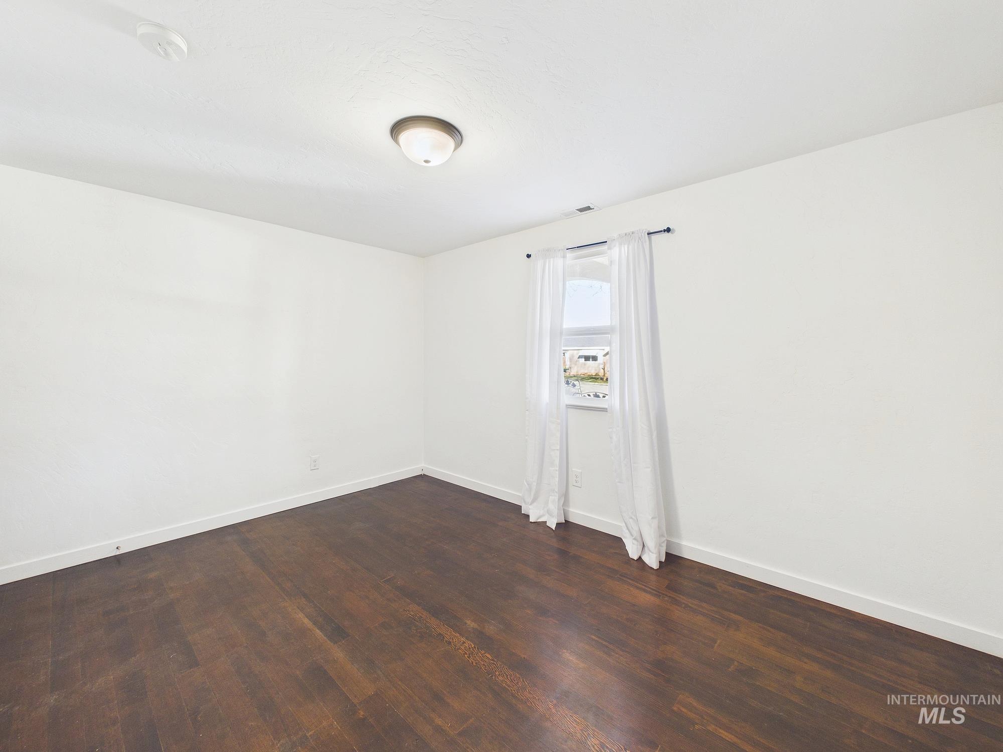 411 Maple Ave, Emmett, Idaho 83617, 2 Bedrooms, 2 Bathrooms, Residential For Sale, Price $315,000, 98976202