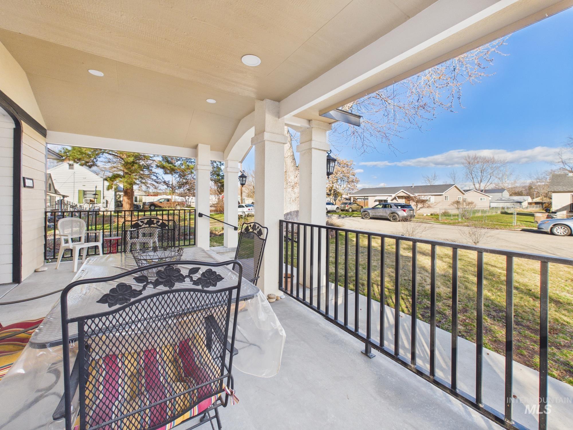 411 Maple Ave, Emmett, Idaho 83617, 2 Bedrooms, 2 Bathrooms, Residential For Sale, Price $315,000, 98976202