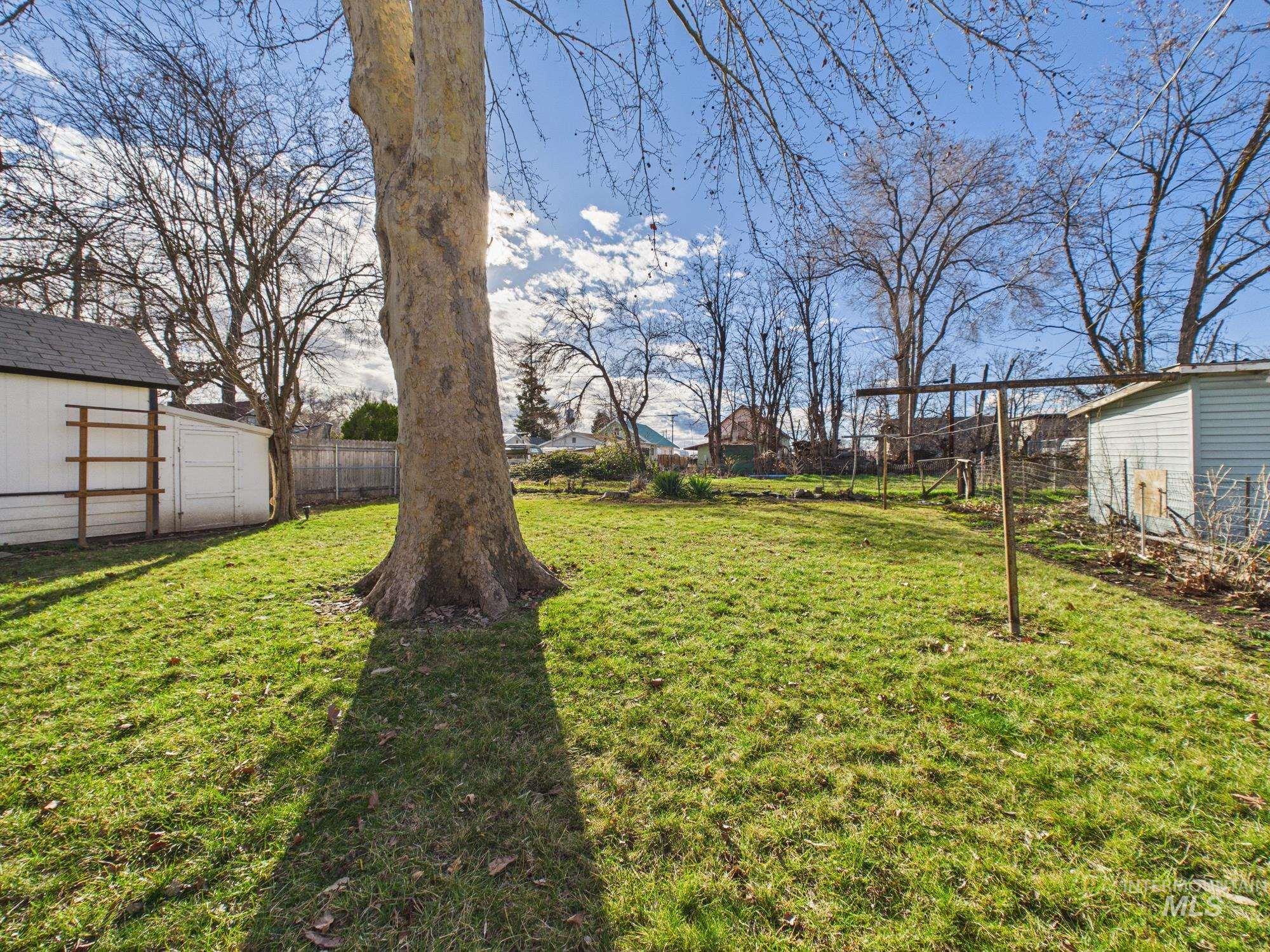 411 Maple Ave, Emmett, Idaho 83617, 2 Bedrooms, 2 Bathrooms, Residential For Sale, Price $315,000, 98976202