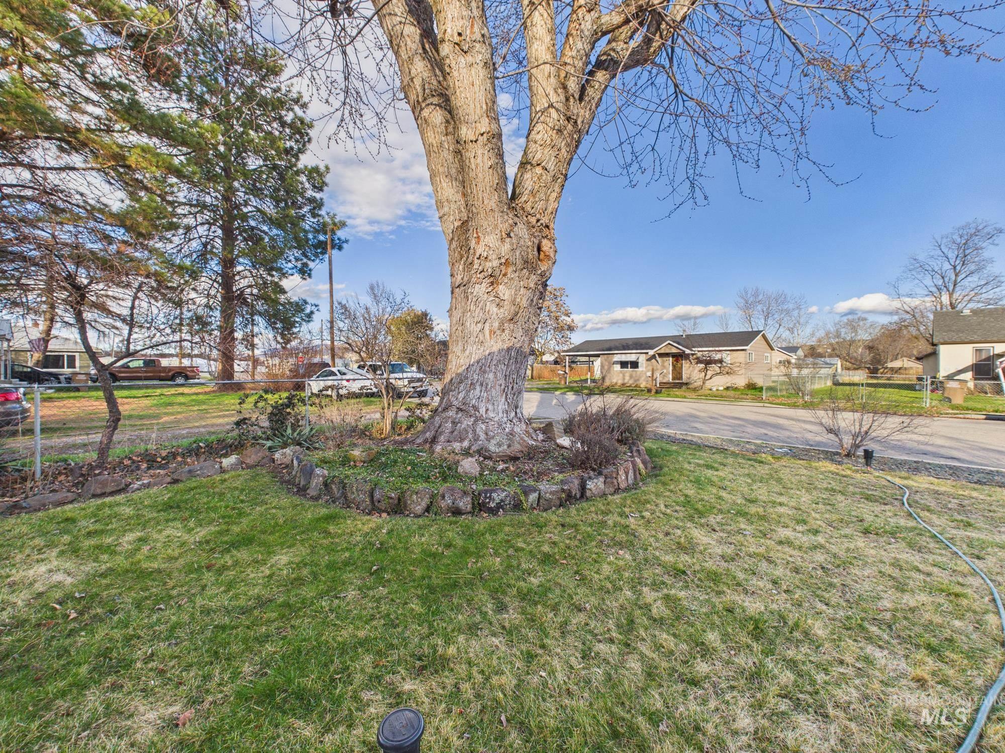 411 Maple Ave, Emmett, Idaho 83617, 2 Bedrooms, 2 Bathrooms, Residential For Sale, Price $315,000, 98976202