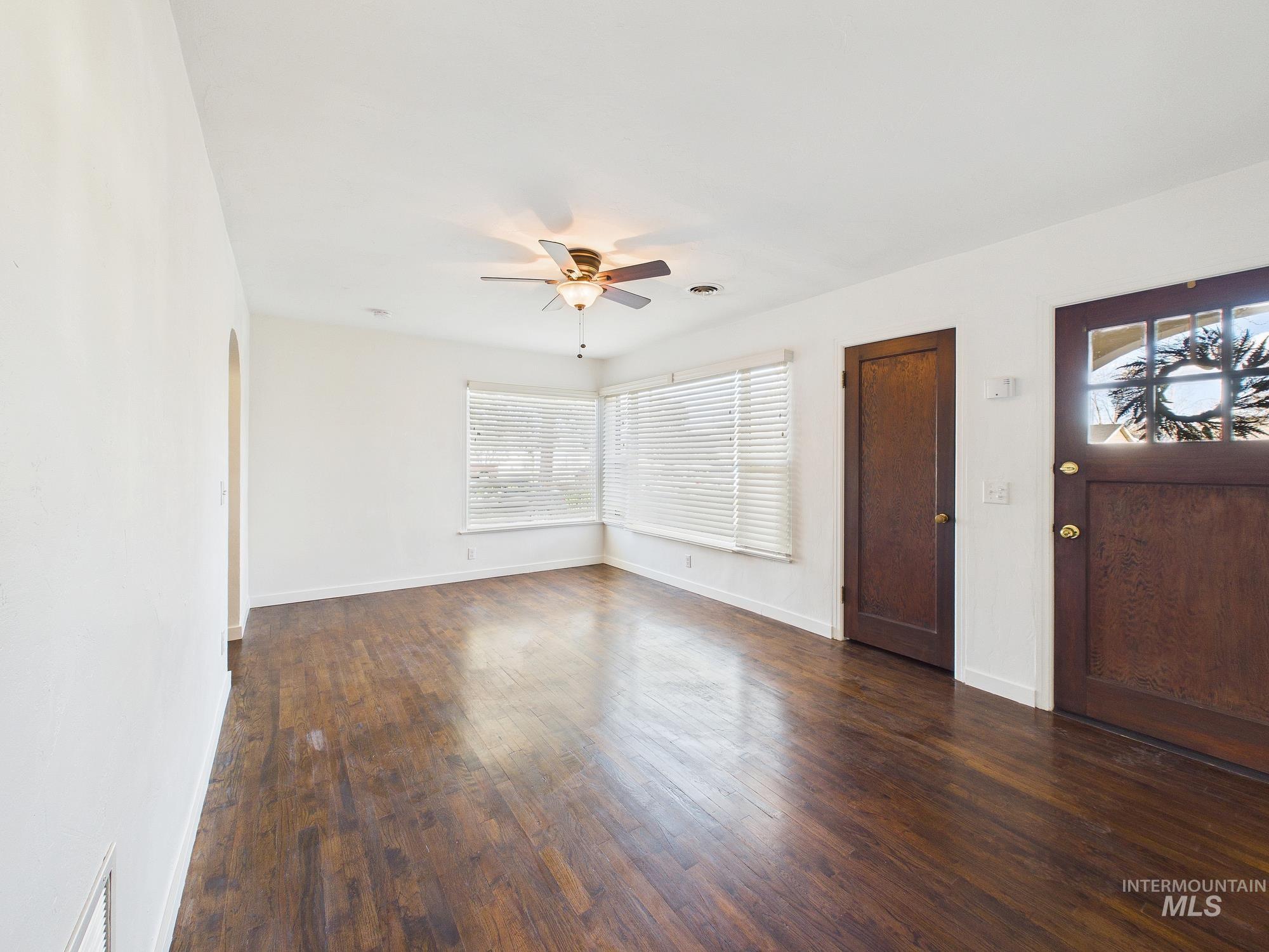 411 Maple Ave, Emmett, Idaho 83617, 2 Bedrooms, 2 Bathrooms, Residential For Sale, Price $315,000, 98976202