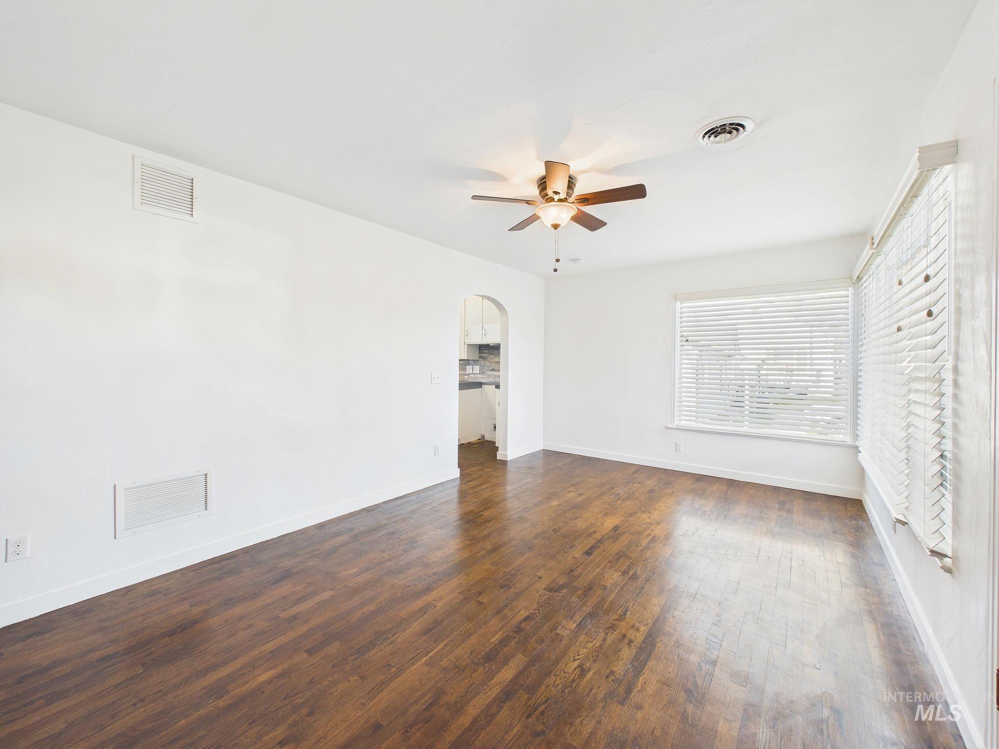 411 Maple Ave, Emmett, Idaho 83617, 2 Bedrooms, 2 Bathrooms, Residential For Sale, Price $315,000, 98976202