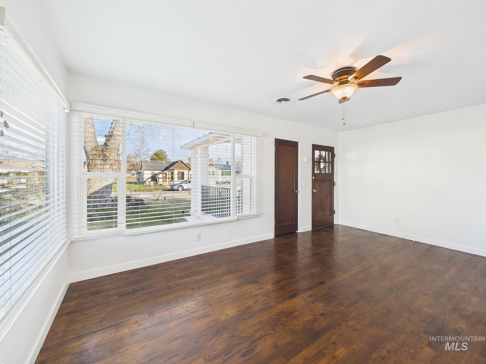 411 Maple Ave, Emmett, Idaho 83617, 2 Bedrooms, 2 Bathrooms, Residential For Sale, Price $315,000, 98976202