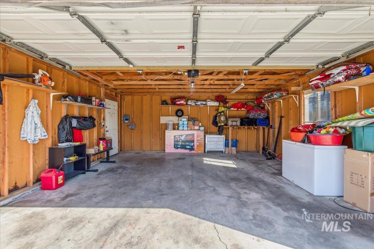 11400 W Hawkins, Nampa, Idaho 83651, 4 Bedrooms, 2 Bathrooms, Residential For Sale, Price $350,000, 98976203