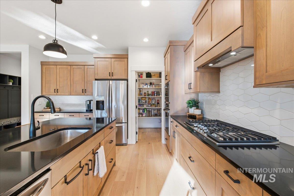 2472 S S Pelion Way, Nampa, Idaho 83686, 4 Bedrooms, 3 Bathrooms, Residential For Sale, Price $749,900, 98976205