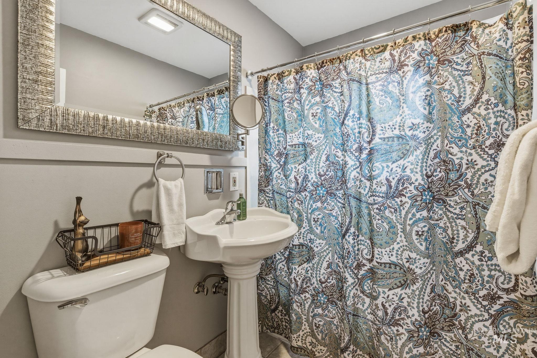 1426 S Gourley St., Boise, Idaho 83705, 3 Bedrooms, 2 Bathrooms, Residential For Sale, Price $469,900, 98976206