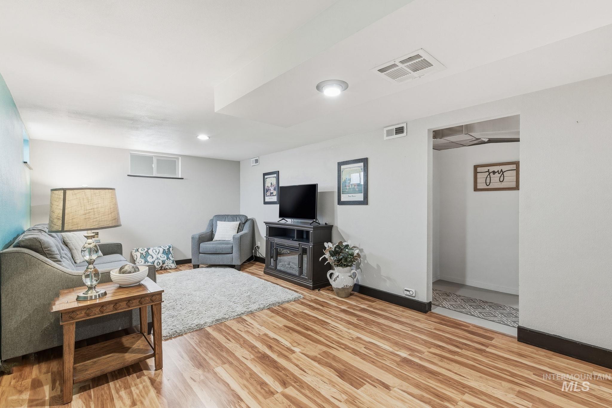 1426 S Gourley St., Boise, Idaho 83705, 3 Bedrooms, 2 Bathrooms, Residential For Sale, Price $469,900, 98976206