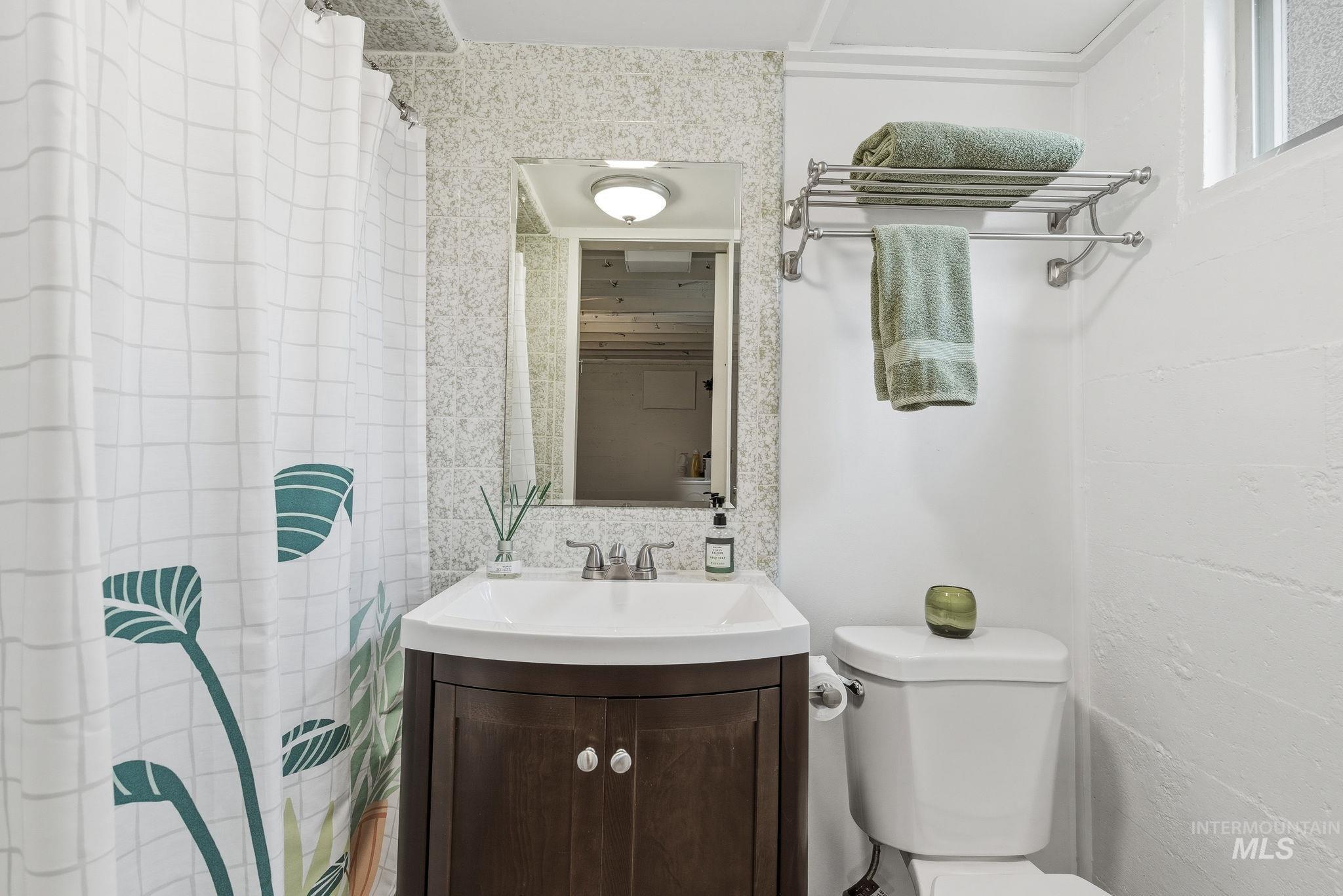 1426 S Gourley St., Boise, Idaho 83705, 3 Bedrooms, 2 Bathrooms, Residential For Sale, Price $469,900, 98976206