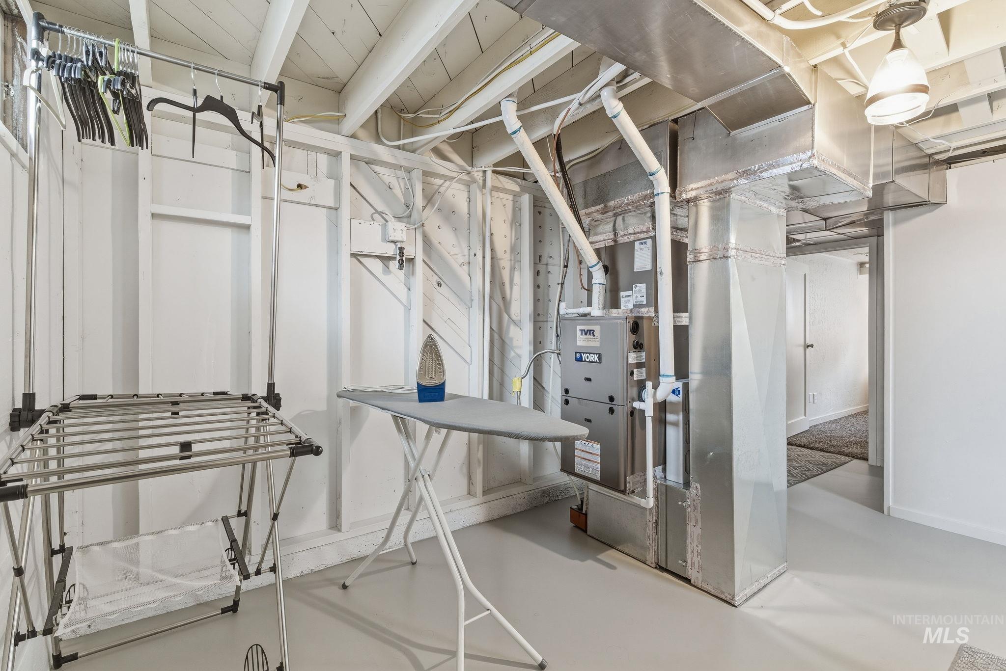 1426 S Gourley St., Boise, Idaho 83705, 3 Bedrooms, 2 Bathrooms, Residential For Sale, Price $469,900, 98976206