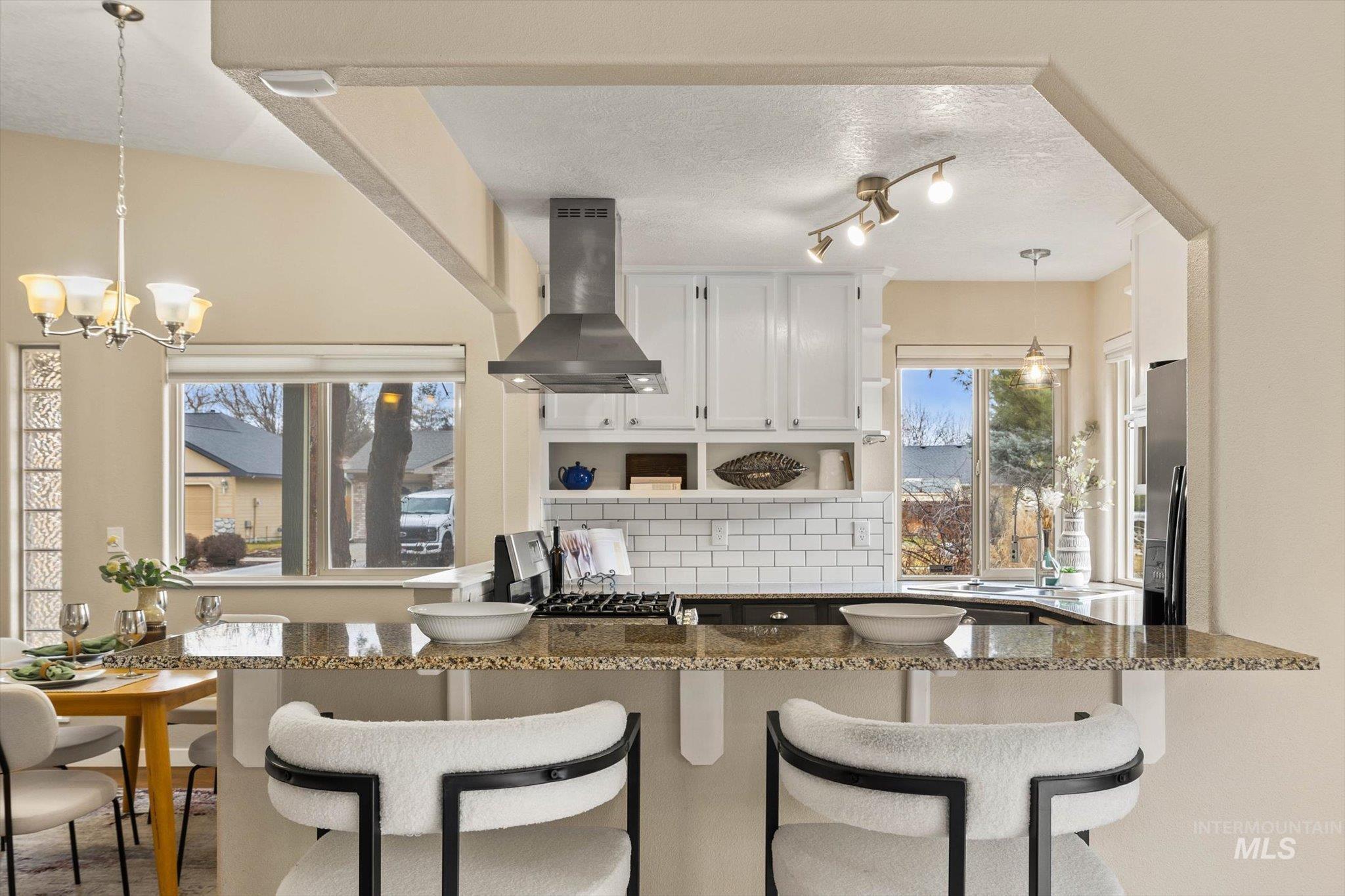 77 S Silverwood Way, Eagle, Idaho 83616, 3 Bedrooms, 2 Bathrooms, Residential For Sale, Price $499,900,MLS 98976207