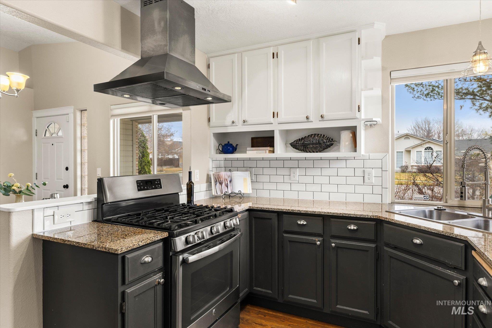 77 S Silverwood Way, Eagle, Idaho 83616, 3 Bedrooms, 2 Bathrooms, Residential For Sale, Price $499,900,MLS 98976207