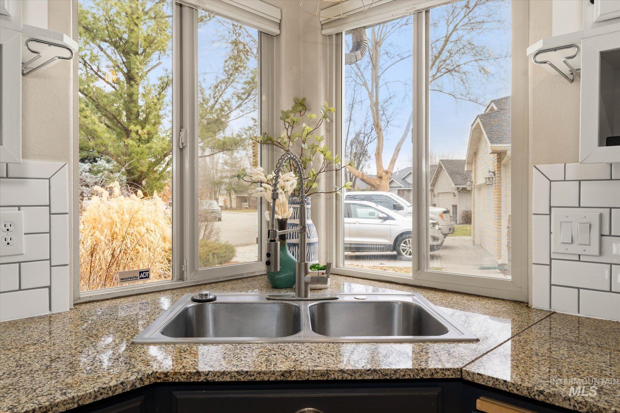 77 S Silverwood Way, Eagle, Idaho 83616, 3 Bedrooms, 2 Bathrooms, Residential For Sale, Price $499,900,MLS 98976207