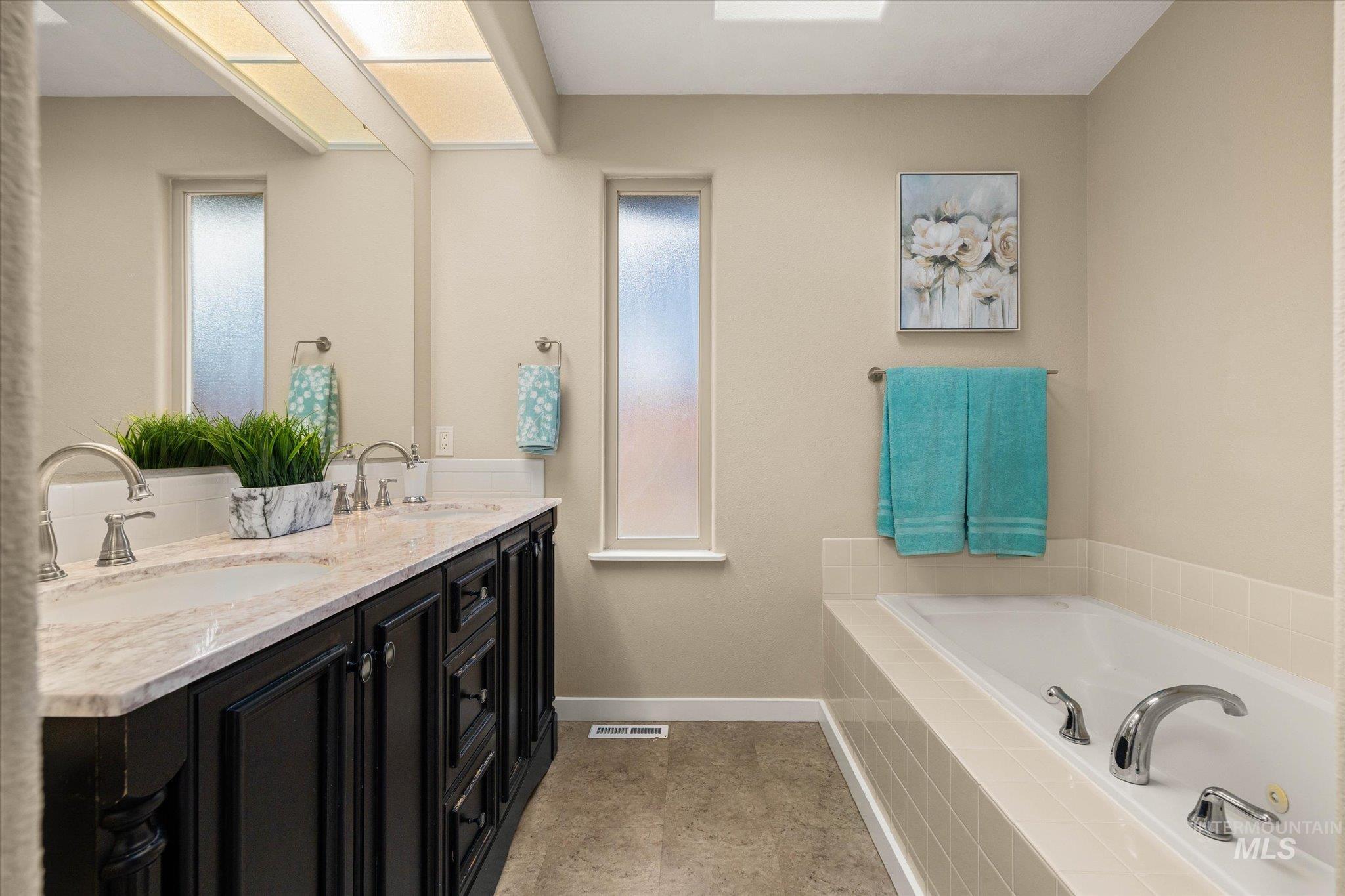 77 S Silverwood Way, Eagle, Idaho 83616, 3 Bedrooms, 2 Bathrooms, Residential For Sale, Price $499,900,MLS 98976207