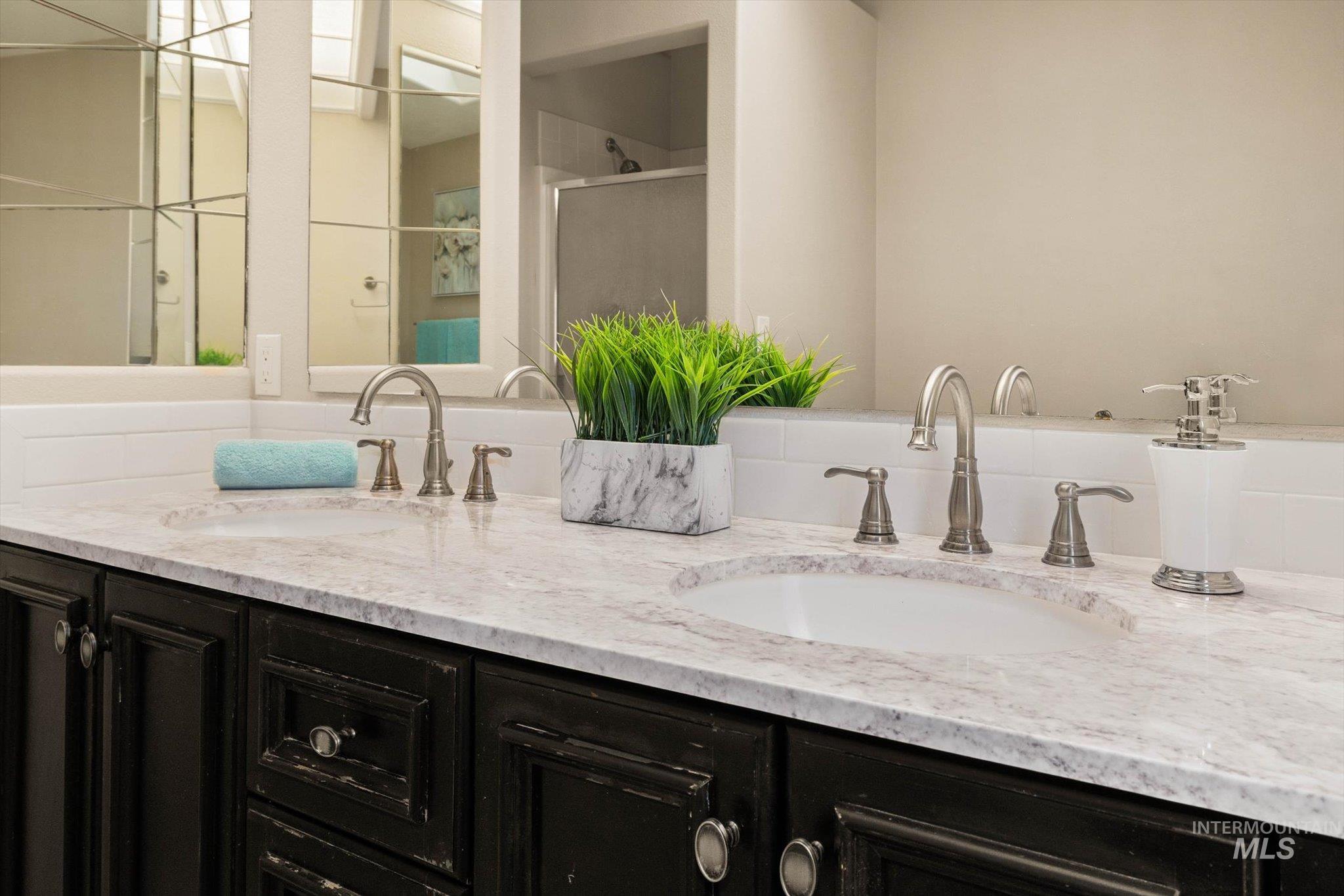 77 S Silverwood Way, Eagle, Idaho 83616, 3 Bedrooms, 2 Bathrooms, Residential For Sale, Price $499,900,MLS 98976207