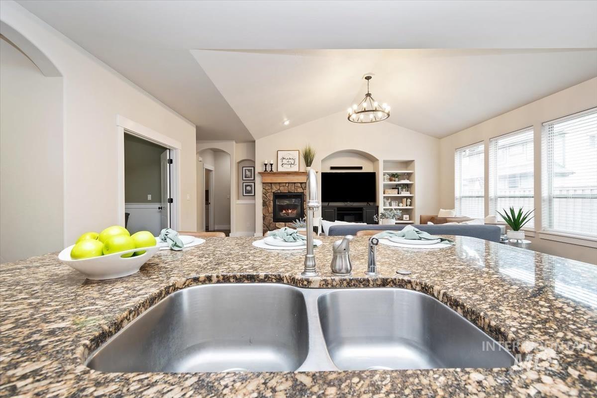 10127 W Whitecrest St, Star, Idaho 83669, 3 Bedrooms, 2 Bathrooms, Residential For Sale, Price $525,000, 98976211