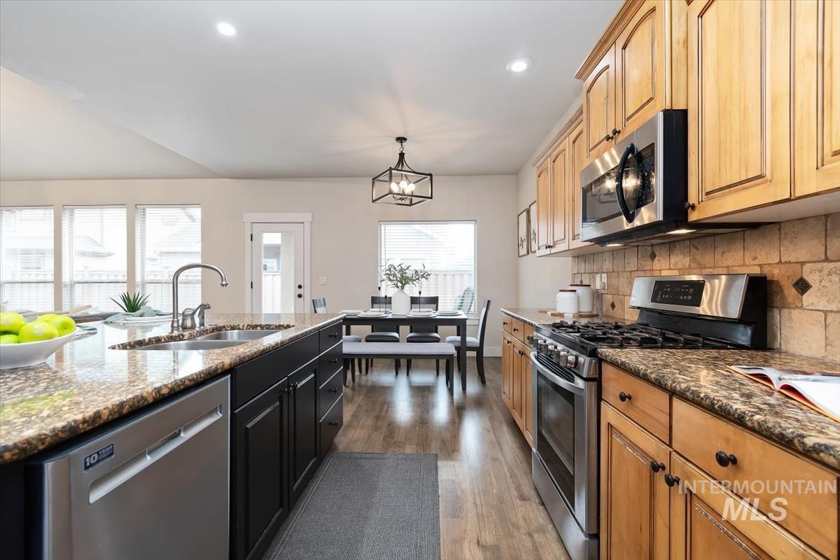 10127 W Whitecrest St, Star, Idaho 83669, 3 Bedrooms, 2 Bathrooms, Residential For Sale, Price $525,000, 98976211