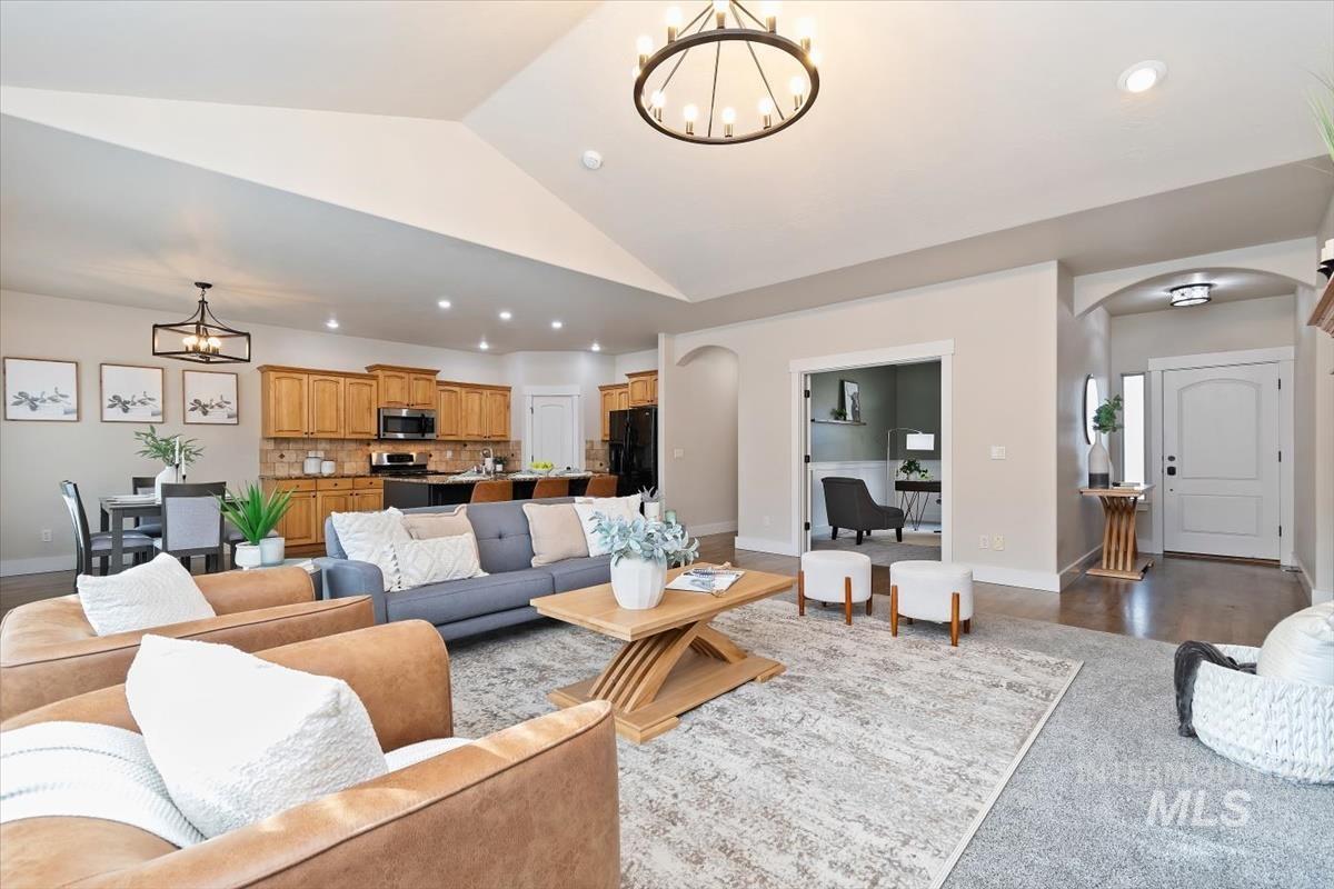 10127 W Whitecrest St, Star, Idaho 83669, 3 Bedrooms, 2 Bathrooms, Residential For Sale, Price $525,000, 98976211