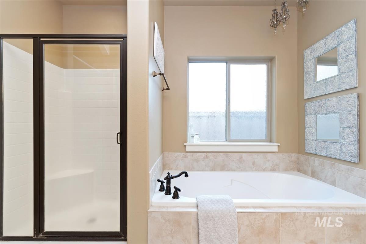 10127 W Whitecrest St, Star, Idaho 83669, 3 Bedrooms, 2 Bathrooms, Residential For Sale, Price $525,000, 98976211