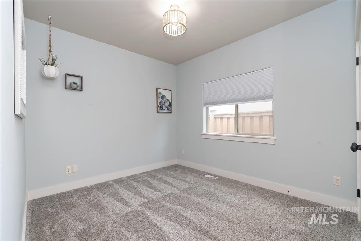 10127 W Whitecrest St, Star, Idaho 83669, 3 Bedrooms, 2 Bathrooms, Residential For Sale, Price $525,000, 98976211