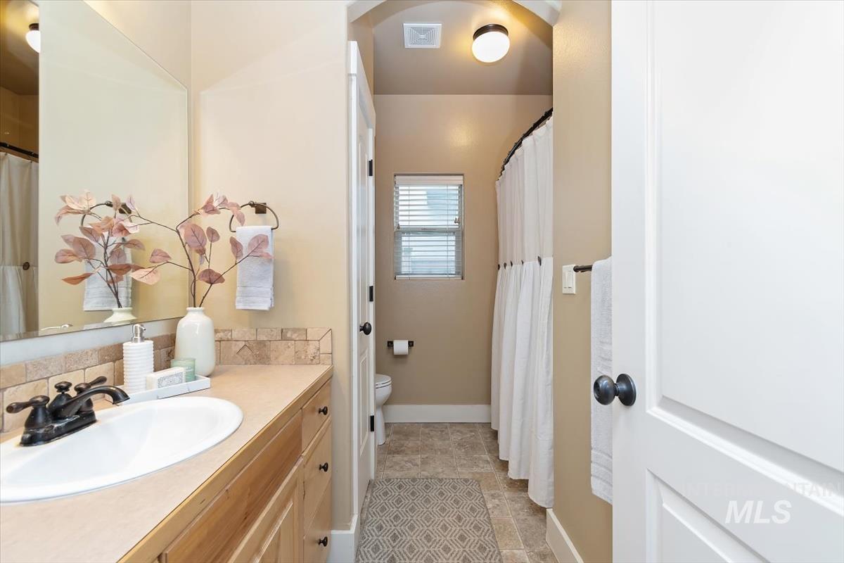 10127 W Whitecrest St, Star, Idaho 83669, 3 Bedrooms, 2 Bathrooms, Residential For Sale, Price $525,000, 98976211