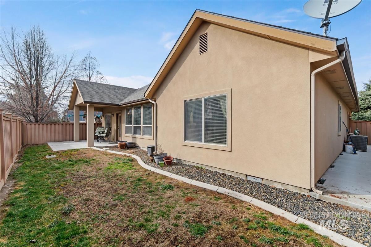 10127 W Whitecrest St, Star, Idaho 83669, 3 Bedrooms, 2 Bathrooms, Residential For Sale, Price $525,000, 98976211