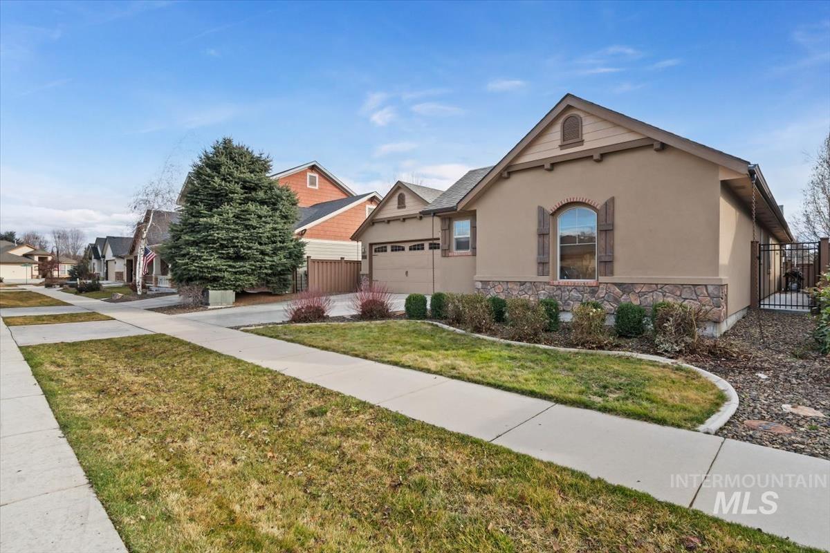 10127 W Whitecrest St, Star, Idaho 83669, 3 Bedrooms, 2 Bathrooms, Residential For Sale, Price $525,000, 98976211