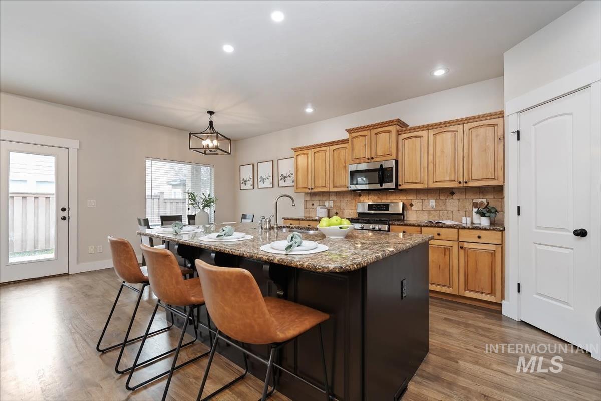 10127 W Whitecrest St, Star, Idaho 83669, 3 Bedrooms, 2 Bathrooms, Residential For Sale, Price $525,000, 98976211