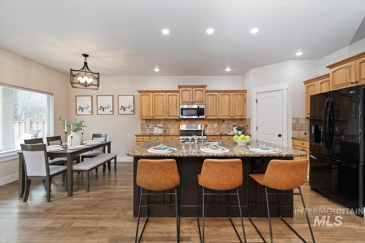 10127 W Whitecrest St, Star, Idaho 83669, 3 Bedrooms, 2 Bathrooms, Residential For Sale, Price $525,000, 98976211