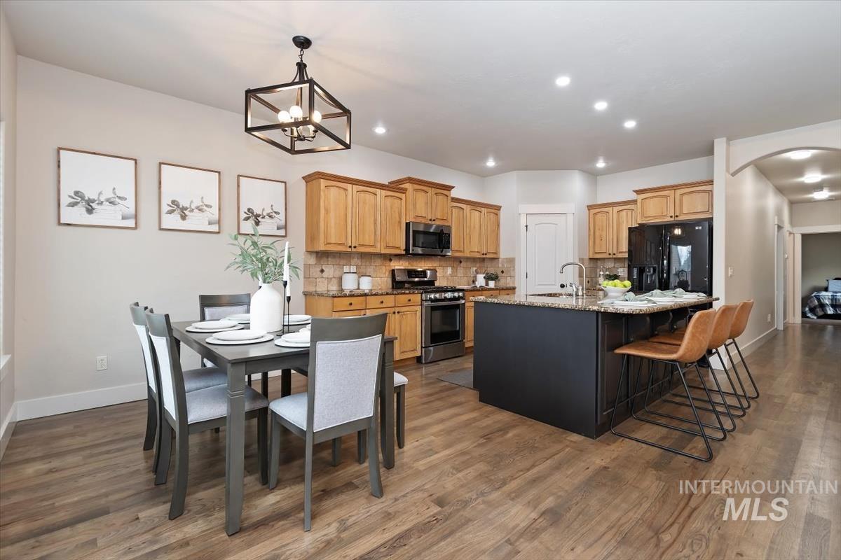 10127 W Whitecrest St, Star, Idaho 83669, 3 Bedrooms, 2 Bathrooms, Residential For Sale, Price $525,000, 98976211