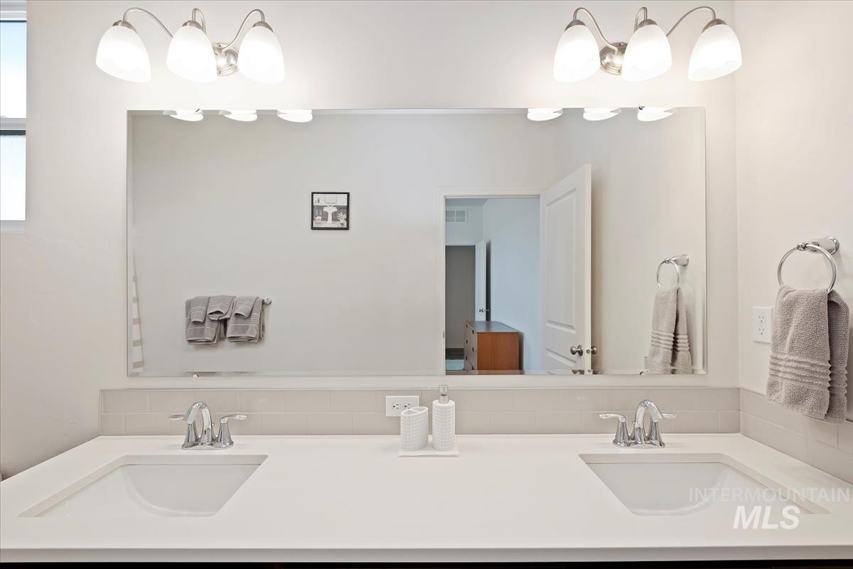 1858 Enterprise Street, Mountain Home, Idaho 83647, 2 Bedrooms, 2 Bathrooms, Residential For Sale, Price $294,900,MLS 98976215