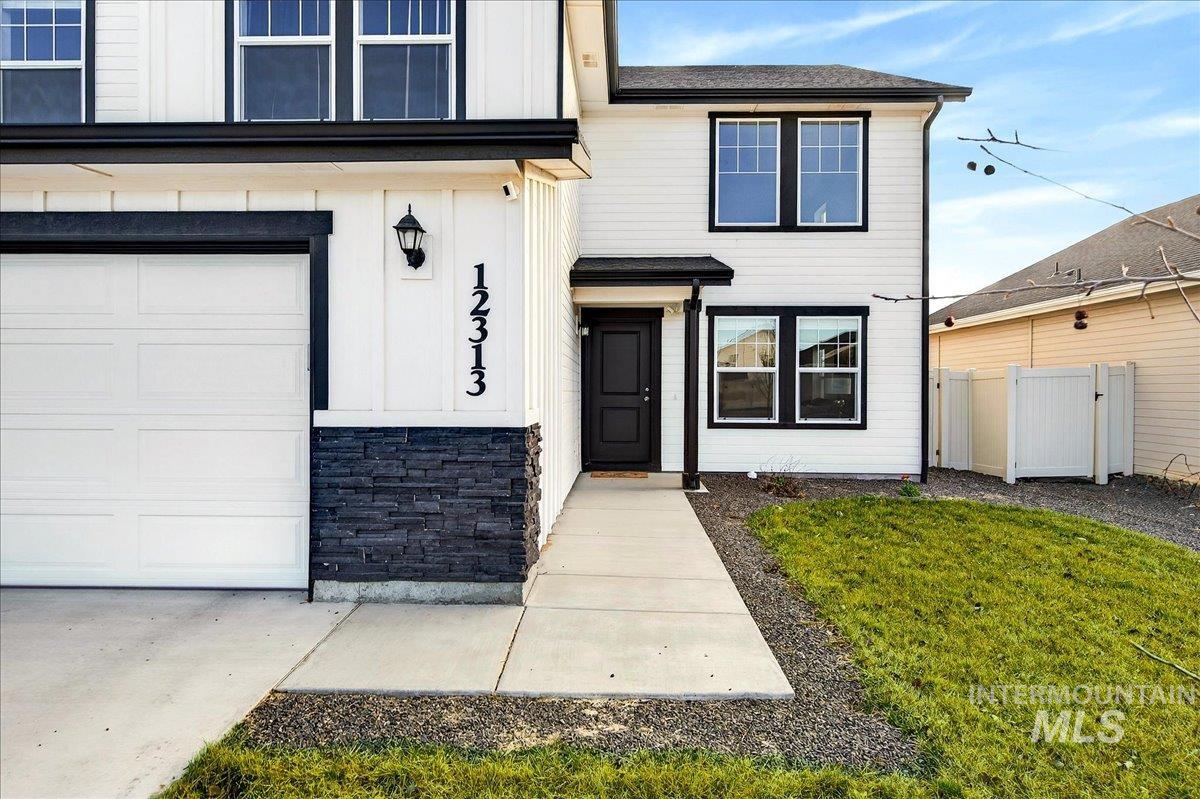 12313 Varga St, Caldwell, Idaho 83607, 4 Bedrooms, 2.5 Bathrooms, Residential For Sale, Price $450,000,MLS 98976221