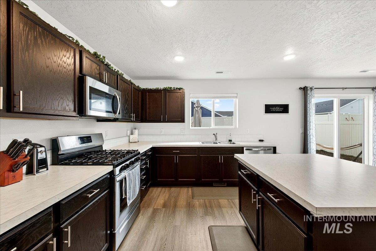 12313 Varga St, Caldwell, Idaho 83607, 4 Bedrooms, 2.5 Bathrooms, Residential For Sale, Price $450,000,MLS 98976221