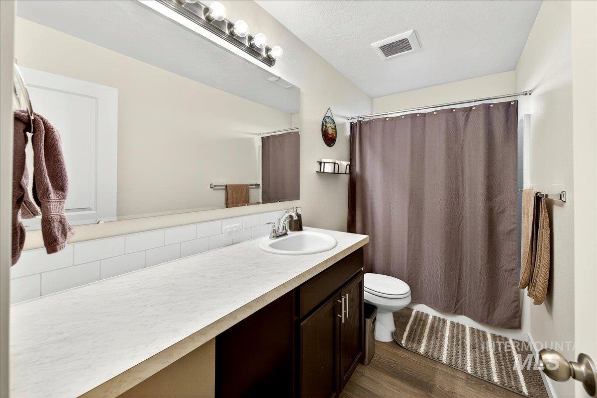 12313 Varga St, Caldwell, Idaho 83607, 4 Bedrooms, 2.5 Bathrooms, Residential For Sale, Price $450,000,MLS 98976221